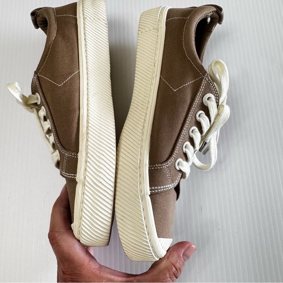 Cariuma OCA Low Sand Canvas Sneakers size 8 - Picture 5 of 10